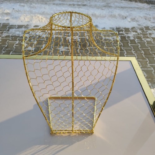 Ekspozytor popiersie złoty z drutu metal duży.jpg