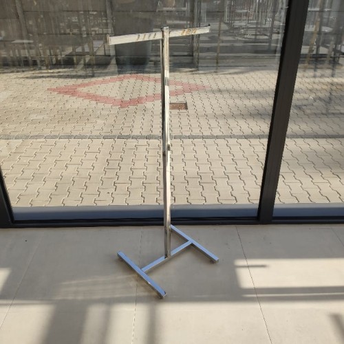 srebrny stojak T.jpg