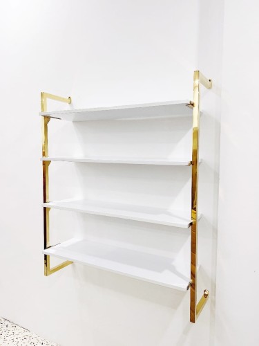 Regał ścienny z 4 półkami.jpg