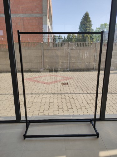 Stojak metalowy czarny C2 160cm.jpg