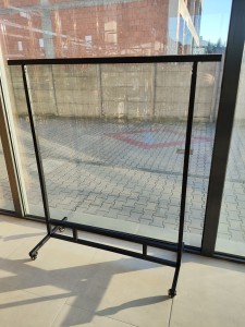 Stojak regulowany na kółkach RT-119 czarny