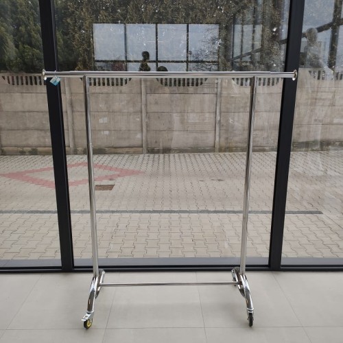 Stojak metalowy srebrny S5 na kółkach (1).jpg